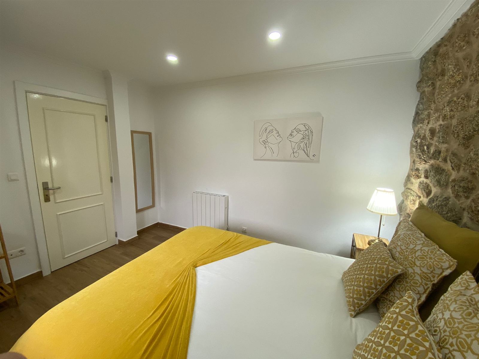 Quarto com cama de casal